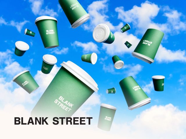 Street coffee shop with outdoor seating, latte art, cozy atmosphere. Coffee, cafe, urban, morning, drink.