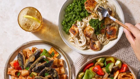 Frive healthy meal delivery box featuring fresh, nutritious pre-prepared meals for convenient home dining.
