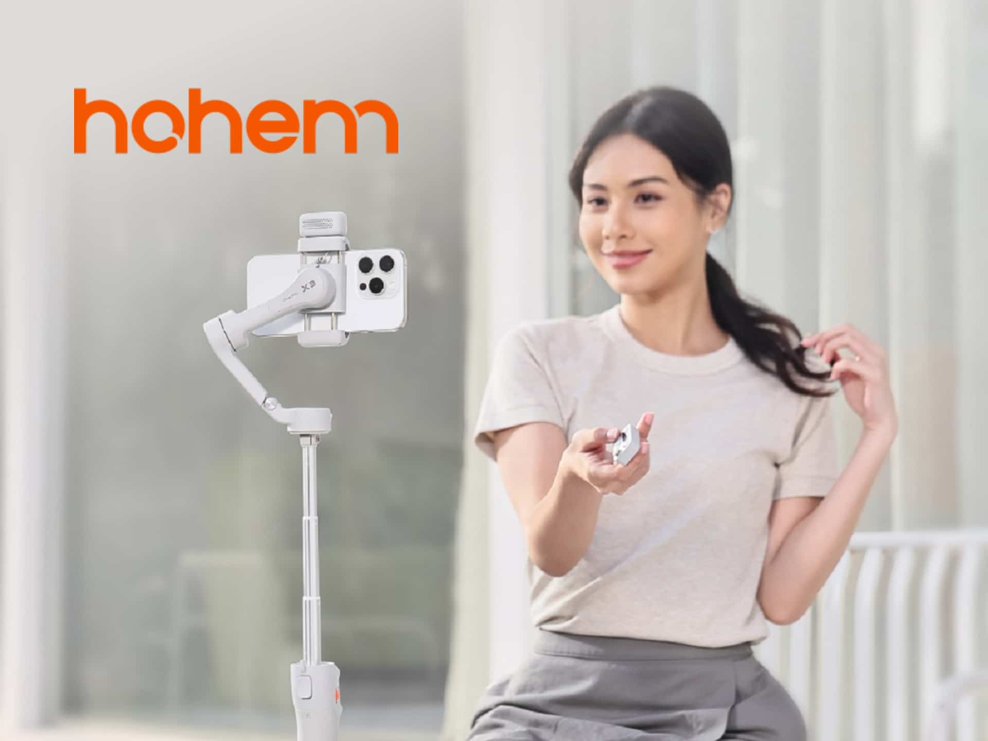 Hohem camera cover, protective case for video recording equipment. High quality, durable, for on-location shoots.