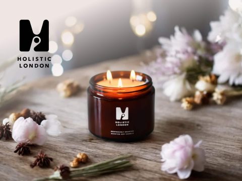 Holistic London: Relaxing spa experience with aromatherapy treatments. Wellness and self-care in London. Book your massage now!