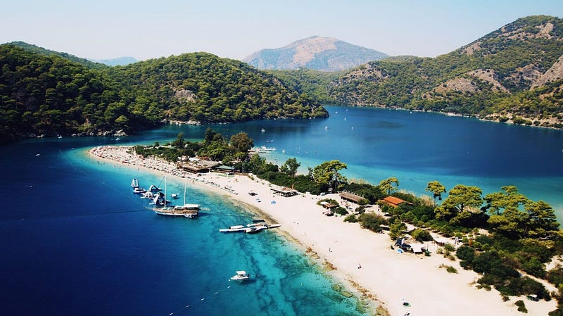 Scenic view of Cappadocia, Turkey - Fairy chimneys and hot air balloons at sunrise. Travel guide for Türkiye.