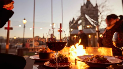 Holiday Extras travel deals and airport parking services for a stress-free holiday experience.