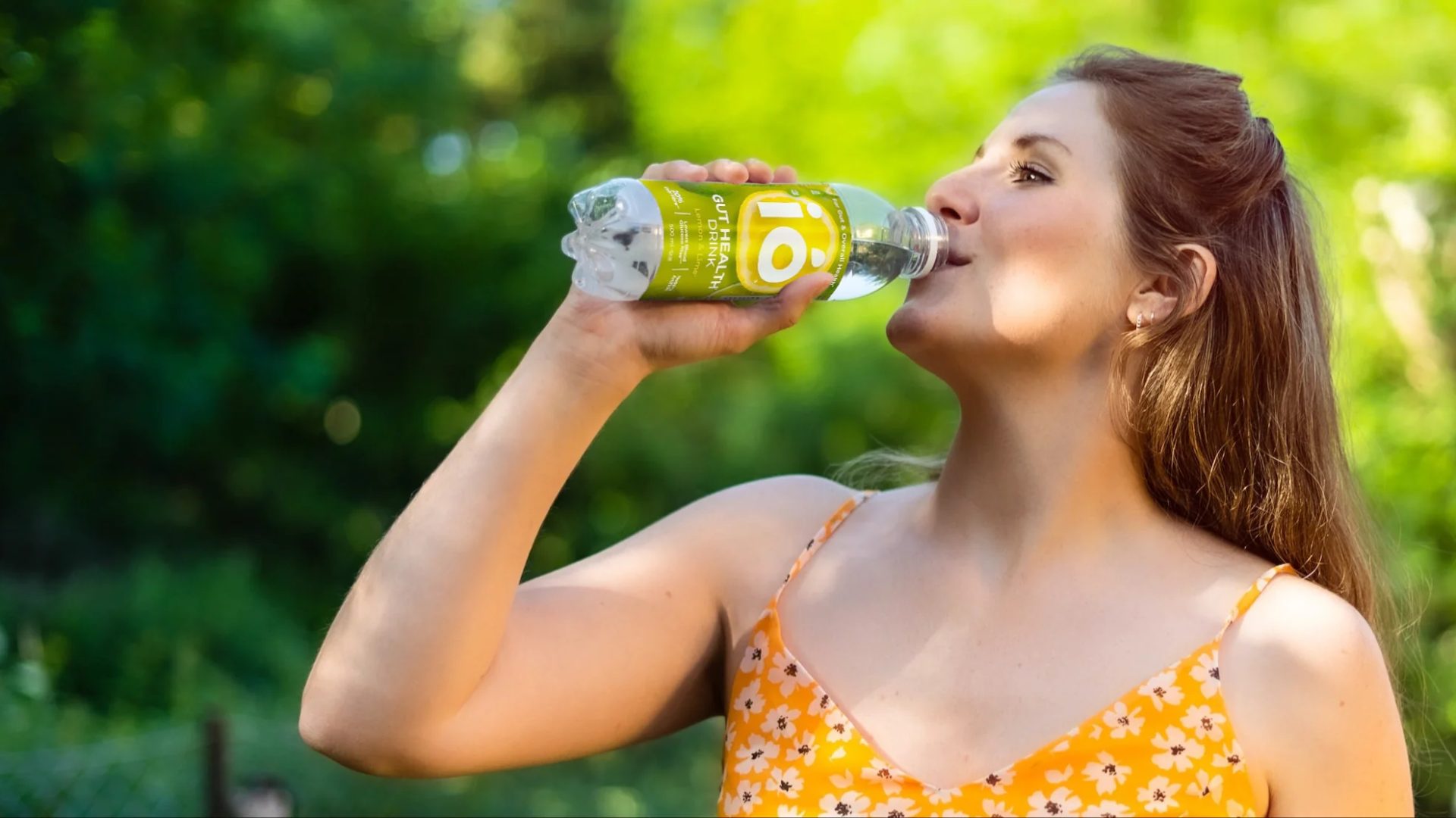 Bottle of ió fibrewater on a clean surface, highlighting the prebiotic fibre drink for gut health and hydration.