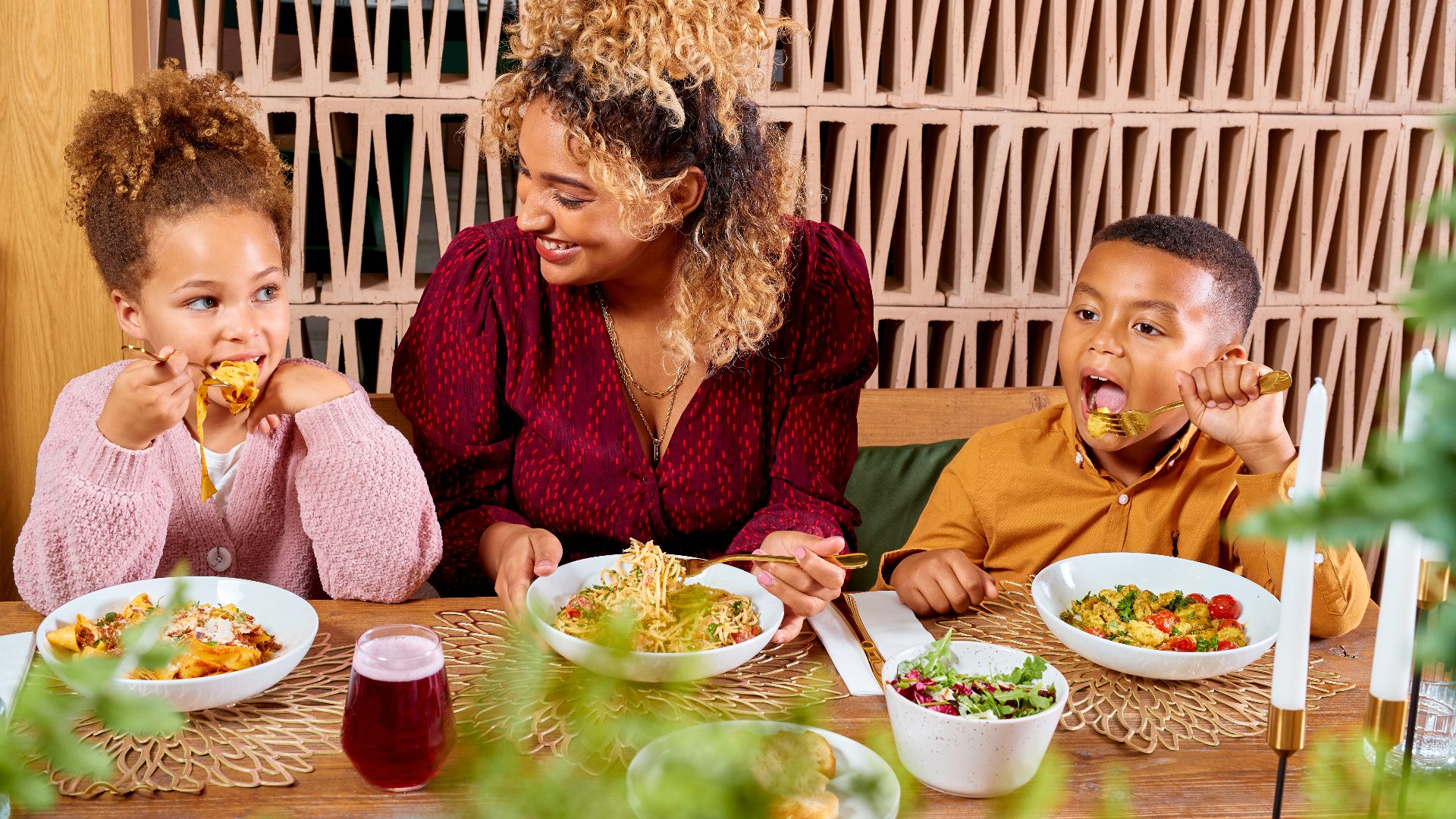 A person using a tastecard to enjoy dining discounts at a restaurant, highlighting savings on meals and experiences.
