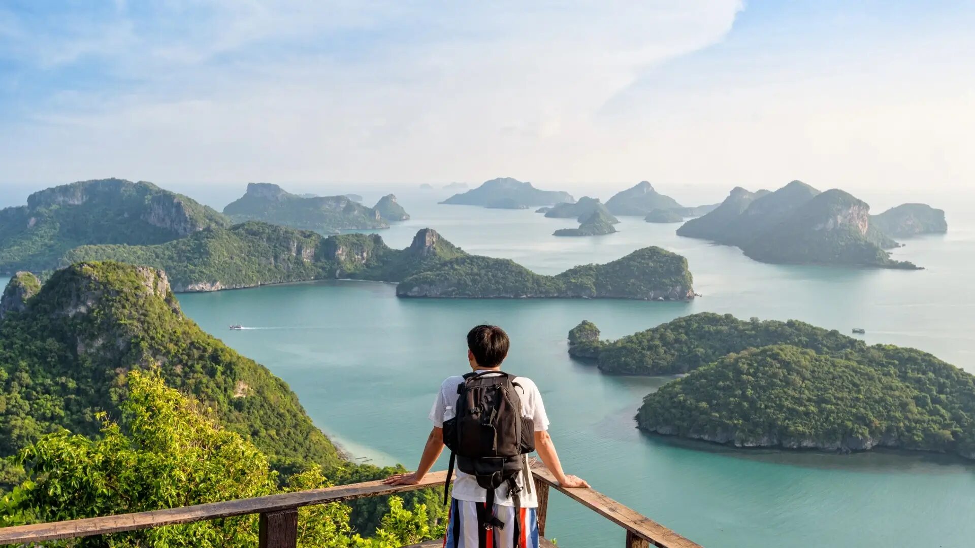 Globely brand cover photo featuring curated global shopping deals and international savings for savvy travellers.