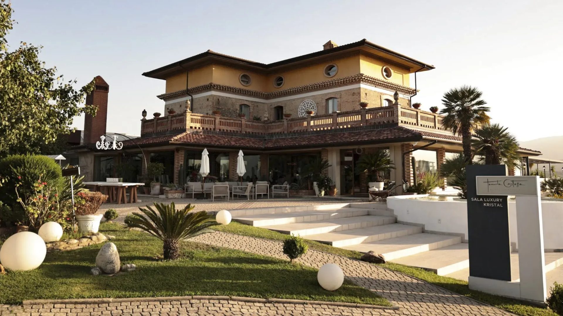 Elegant hotel lobby interior of a Gruppo UNA property featuring sophisticated decor and welcoming atmosphere.